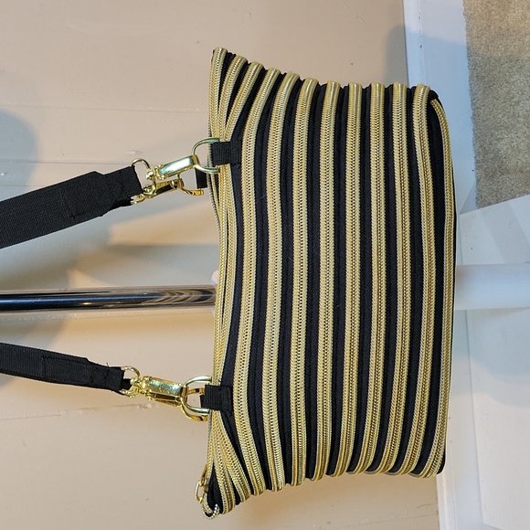 Bam Bags Black Nylon With Gold Zipper Purse - Picture 3 of 12